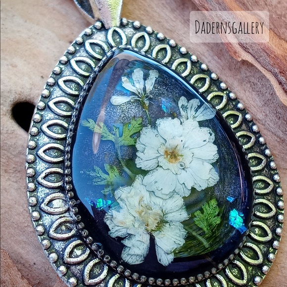 Handmade Resin Jewelry set - Picture 4 of 5